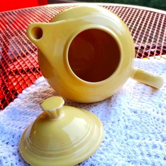 💛Pale Yellow Fiestaware Art Deco Style Large Tea pot💛 - Picture 5 of 9